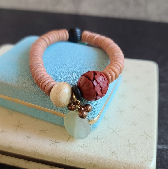 Jewelry - Vintage Beaded Stretchy Bracelet